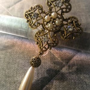 Vintage Victorian brooch